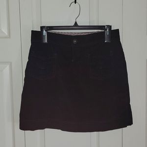 Athleta black velvet skirt with open front pockets and zipper back pocket size 4